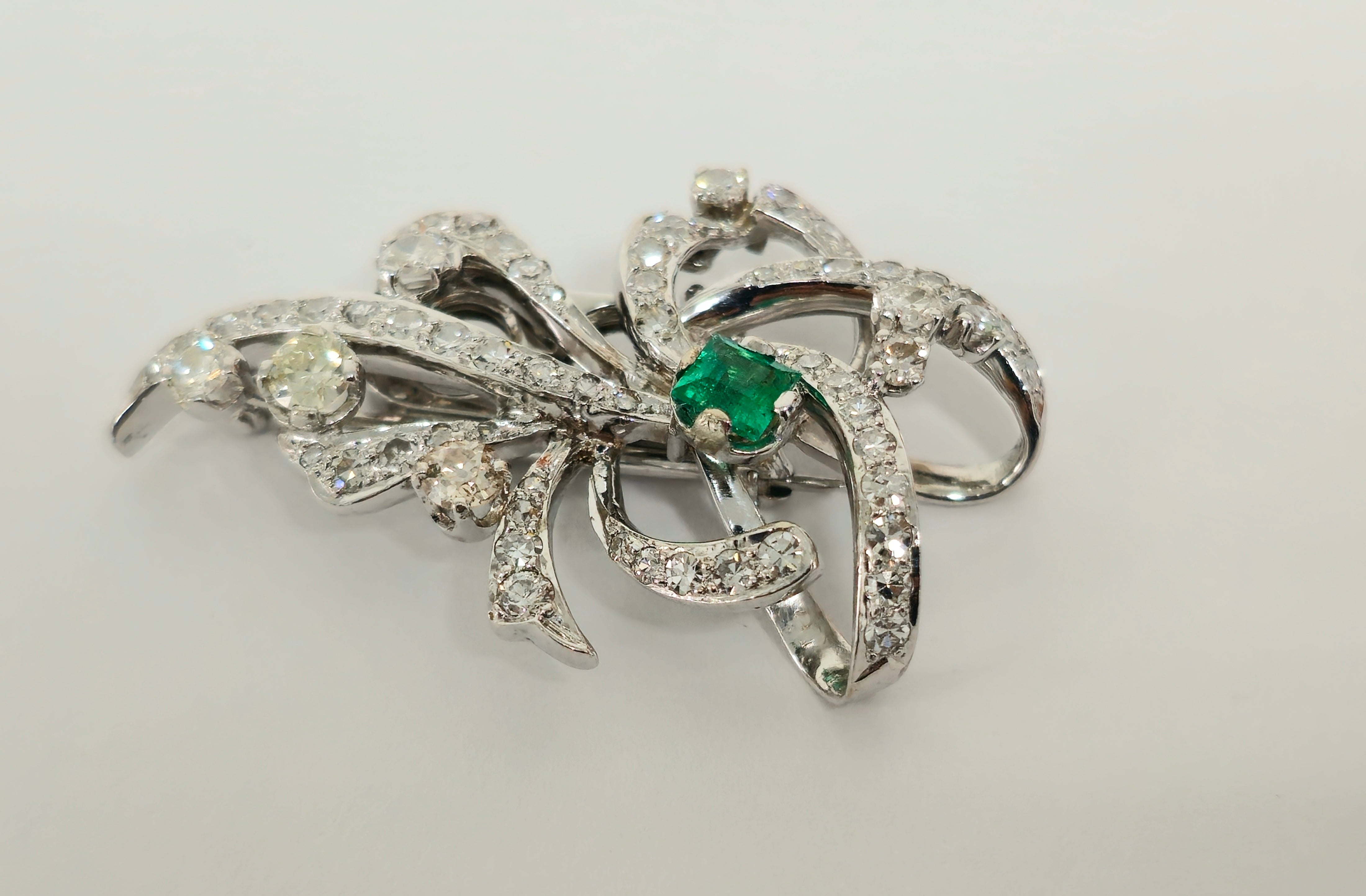 7.50 Carat VVS Diamond and Colombian Emerald Pin